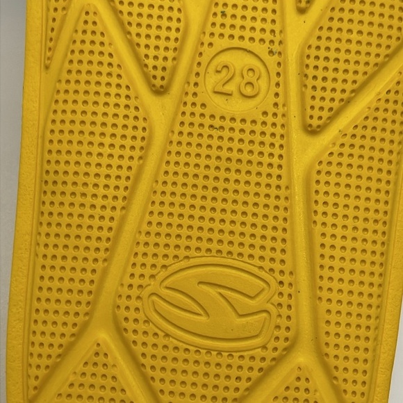 Yellow Toddler Water Sandals – Size 7/8 – Flexible & Secure - Picture 7 of 7